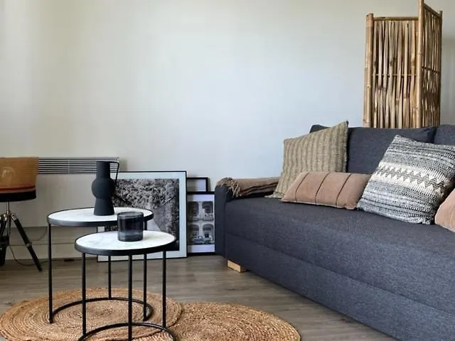 Sur La Plage / Enjoy The Beach *