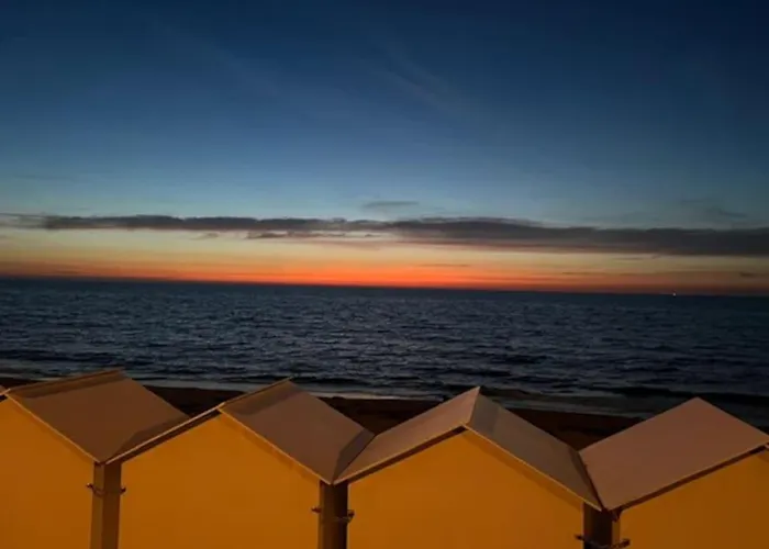 Sur La Plage / Enjoy The Beach *